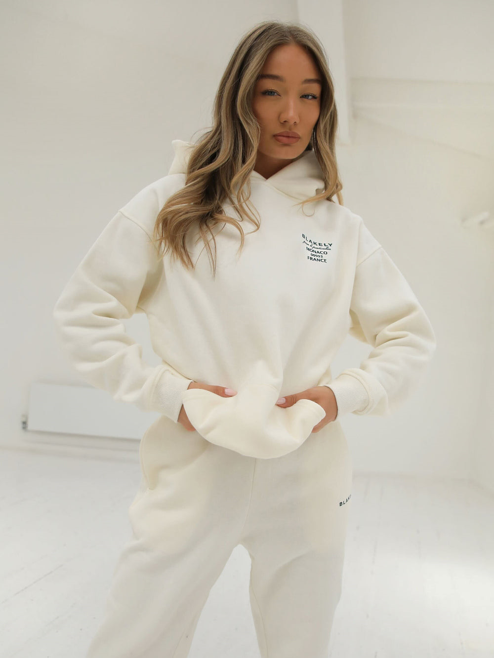 Blakely Monaco Women's Relaxed Hoodie Ivory | VLCMZN320